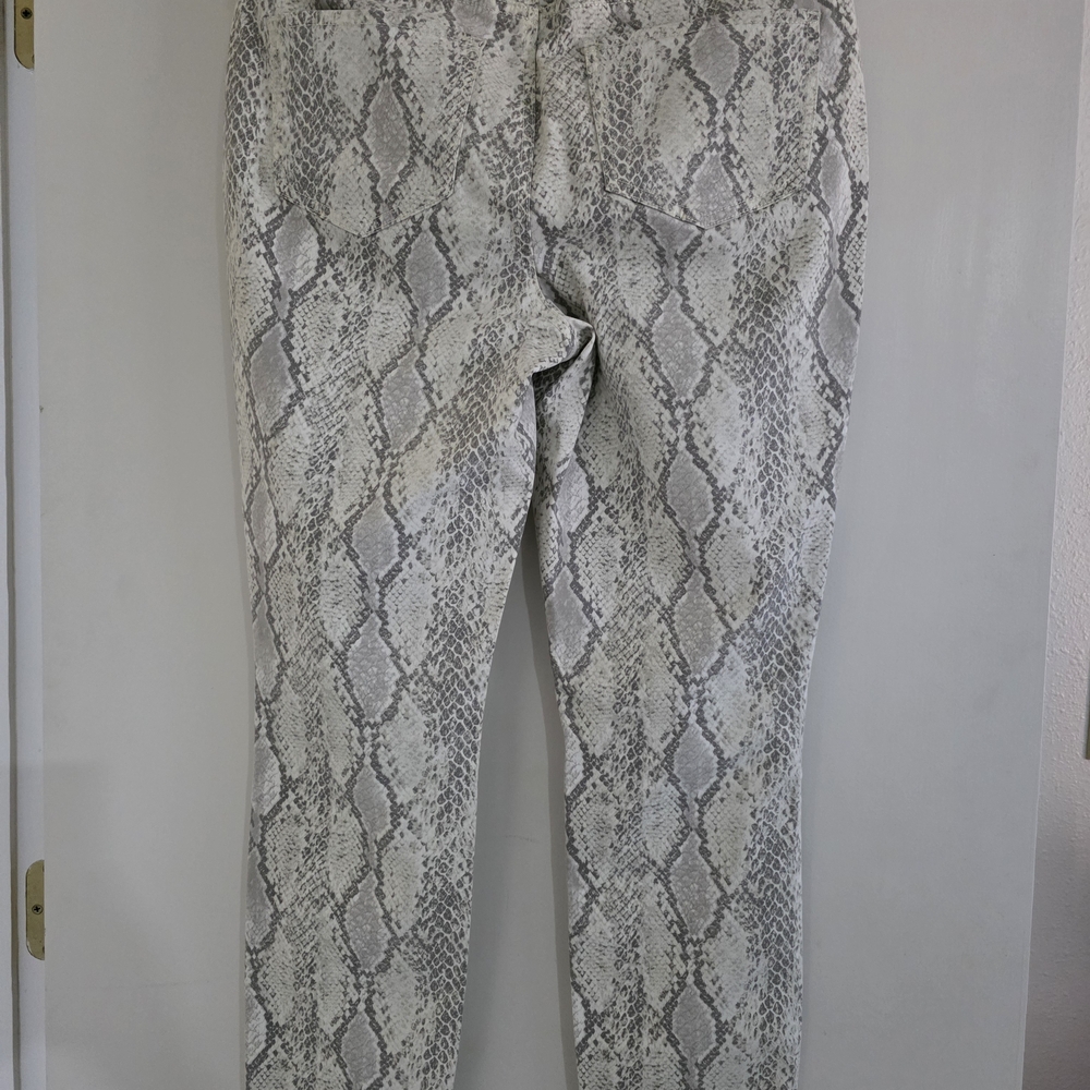 NYDJ Snake Print Skinny Jeans - Gray and White